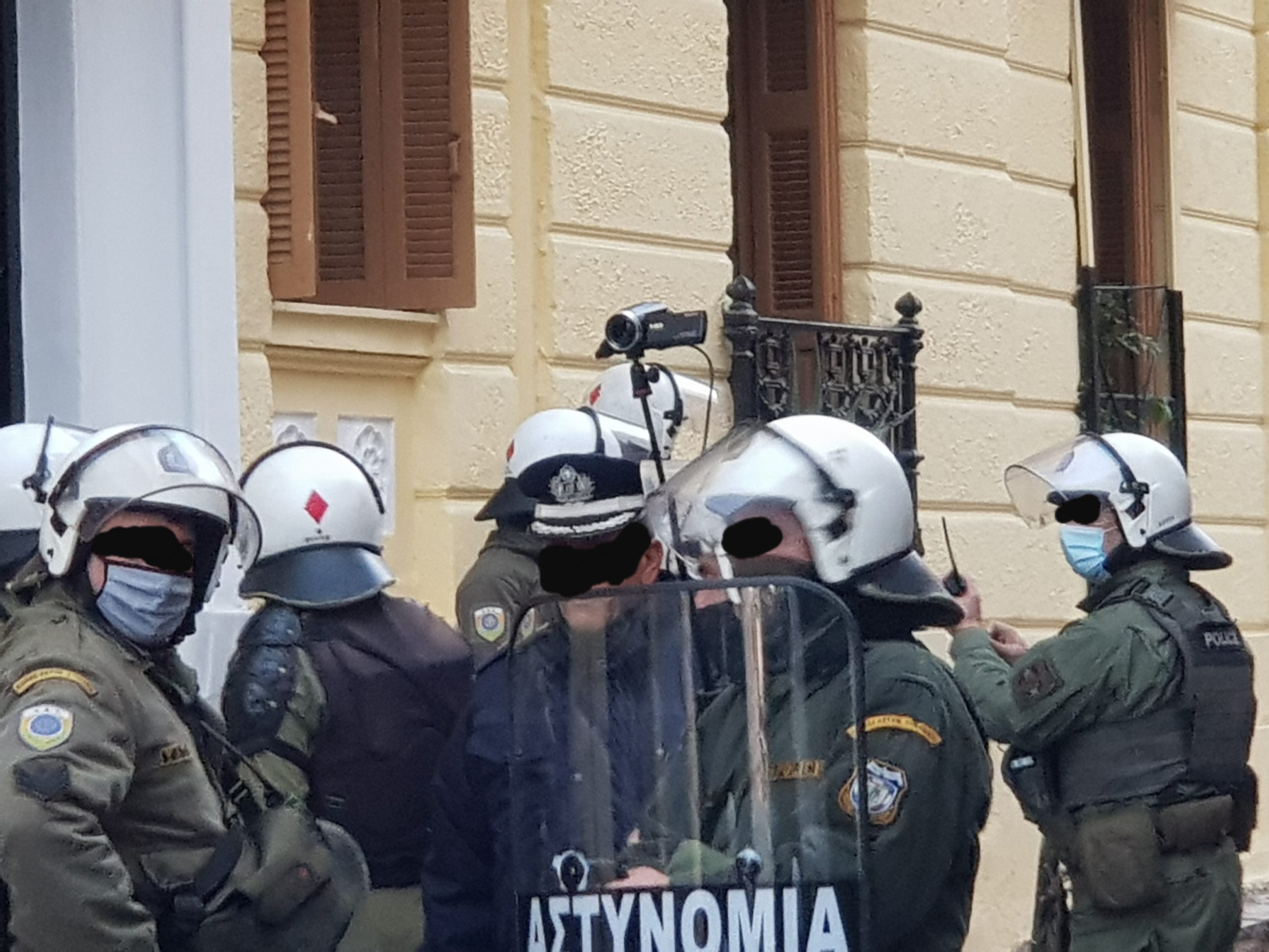 Ποιά μάσκα και κουκούλα; Η Αστυνομία χρησιμοποιεί τεχνολογία με την οποία κάνει αναγνώριση προσώπου (βίντεο)