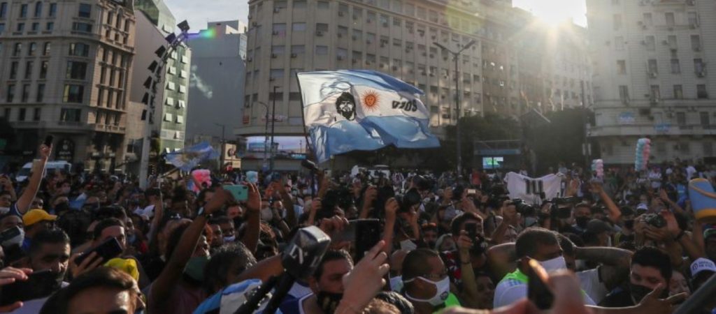 «Κοινωνική έκρηξη» για τον Ντιέγκο Μαραντόνα: «Τον σκότωσαν»