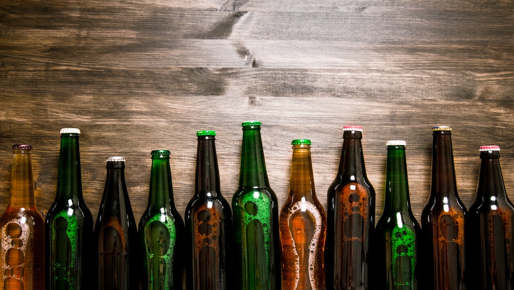 Έχετε αναρωτηθεί; – Γιατί τα μπουκάλια της μπύρας είναι πράσινα ή καφέ και ποτέ διάφανα;