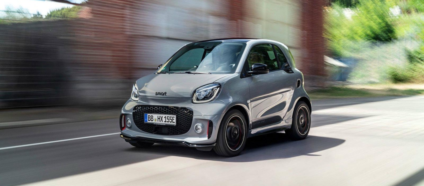 Μικρό αλλά… θαυματουργό: Smart προσπερνά BMW με 200 χλμ/ώρα (βίντεο)