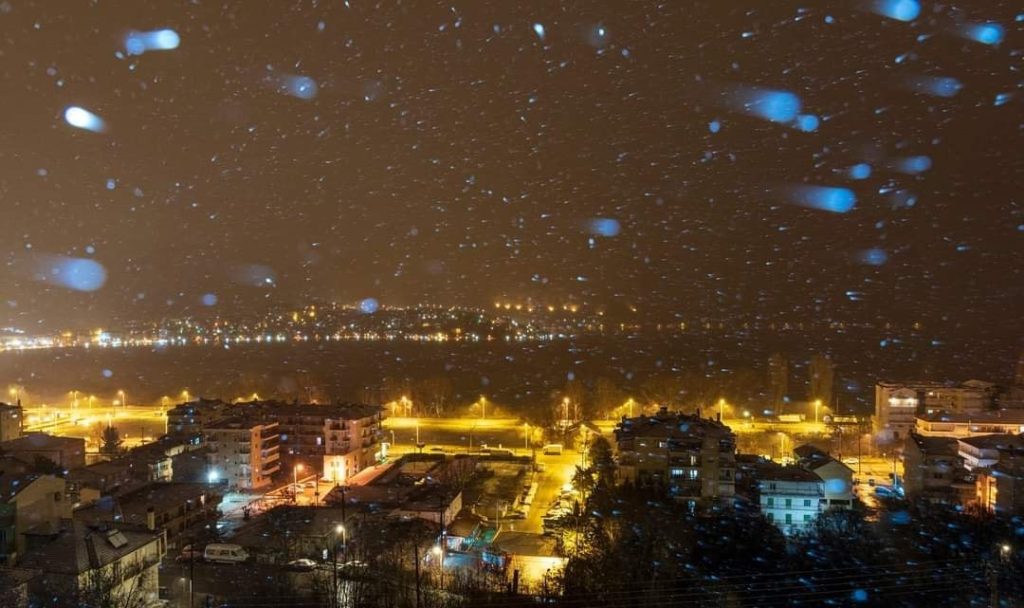 Χιόνισε στη Χαλκιδική – «Βουτιά» της θερμοκρασίας στους -6 στα Γρεβενά