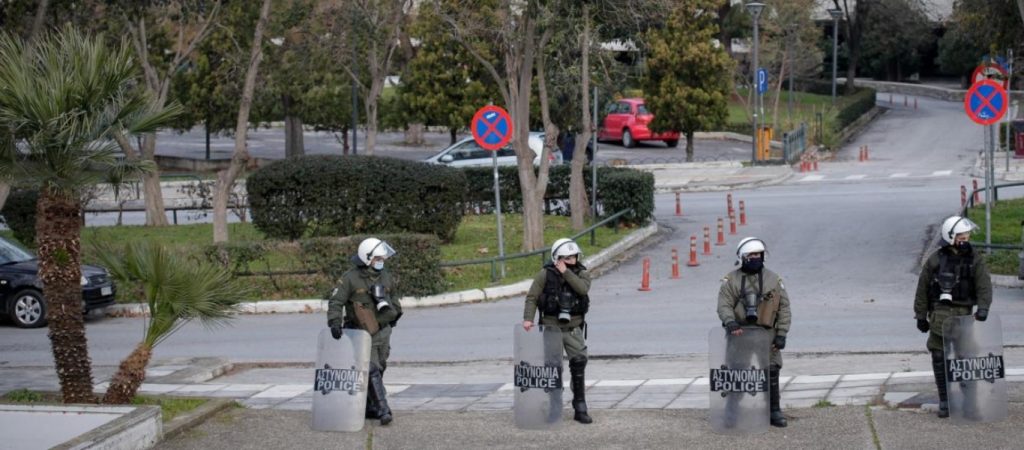 Θεσσαλονίκη: Αστυνομικοί εντόπισαν βόμβες μολότοφ στο ΑΠΘ