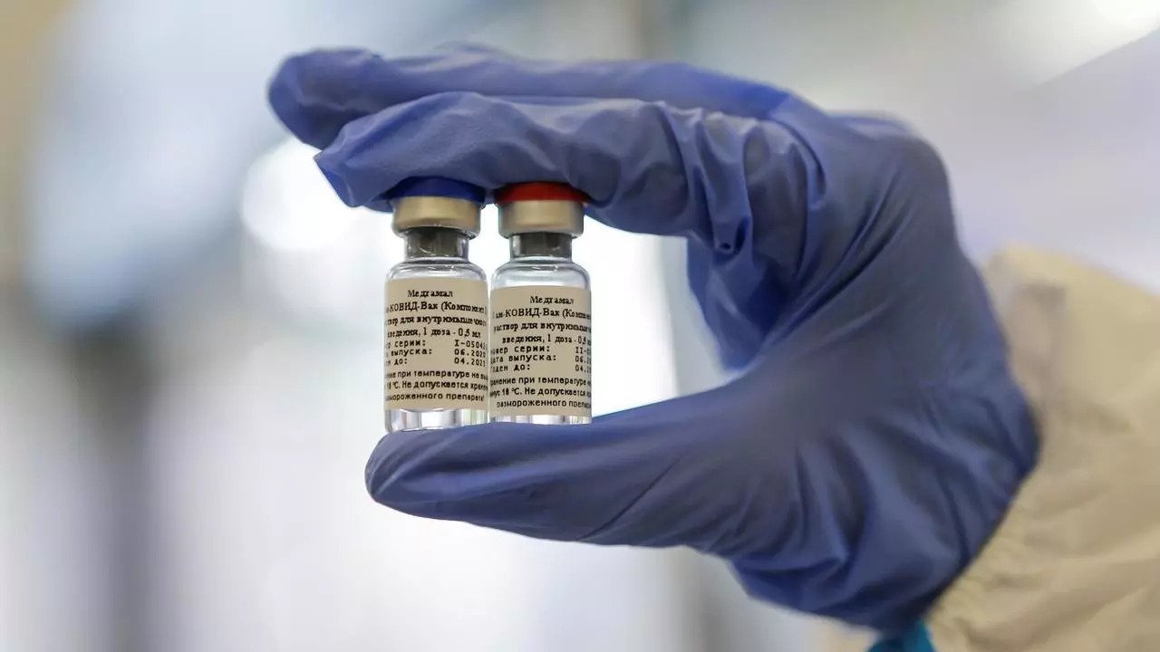 Εκβιασμός από ΕΕ: Όσοι εμβολιάζονται με το ρωσικό ή το κινεζικό εμβόλιο δεν θα κυκλοφορούν ελεύθερα