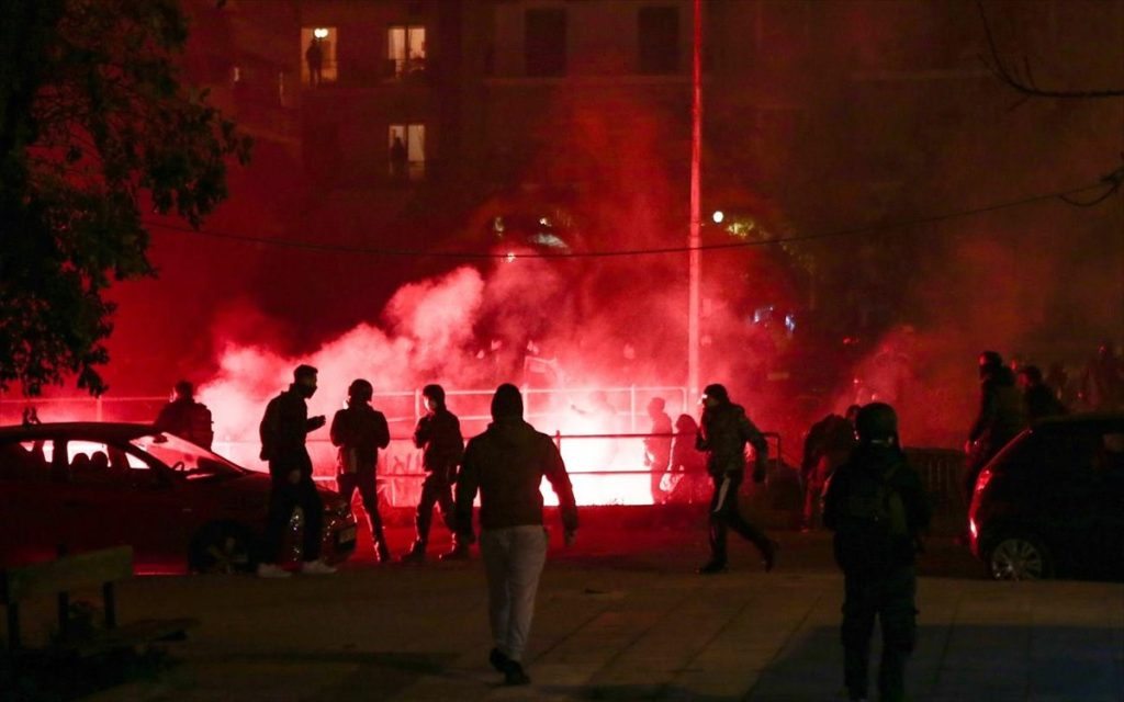 Φιάσκο με σύλληψη 22χρονου για τον ξυλοδαρμό αστυνομικού: Τον διαπόμπευσαν για ένα σχόλιο και μετά «συγγνώμη λάθος»