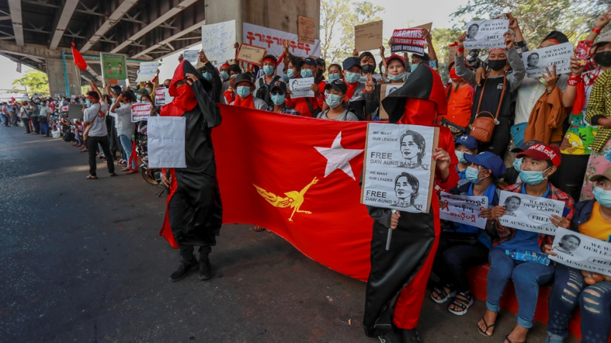 Μιανμάρ: 12 νεκροί στην καταστολή των διαδηλώσεων – Η κυβέρνηση δεσμεύθηκε για ανατροπή της στρατιωτικής διοίκησης