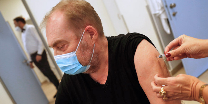 Δικαιολογίες της Κομισιόν: «Κάναμε σωστή διανομή των εμβολίων – Κάποια κράτη δεν ήθελαν όμως»