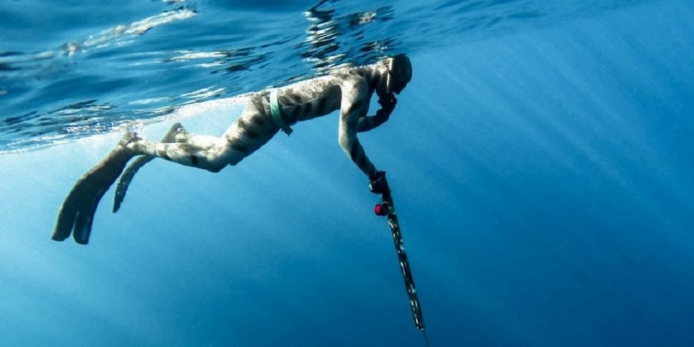 Πήγε για ψαροντούφεκο και κινδυνεύει με τουλάχιστον 6 πρόστιμα!