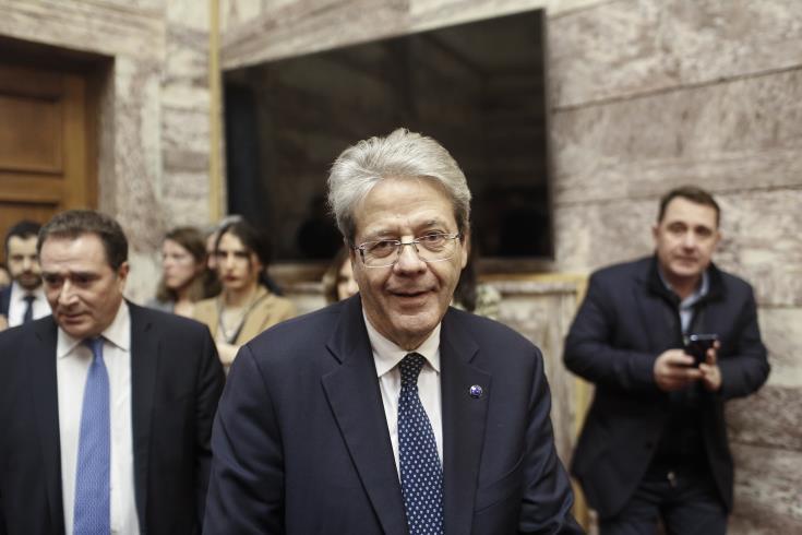 Π.Τζεντιλόνι: «Δεν πρέπει να σταματήσουν πρόωρα τα μέτρα στήριξης»