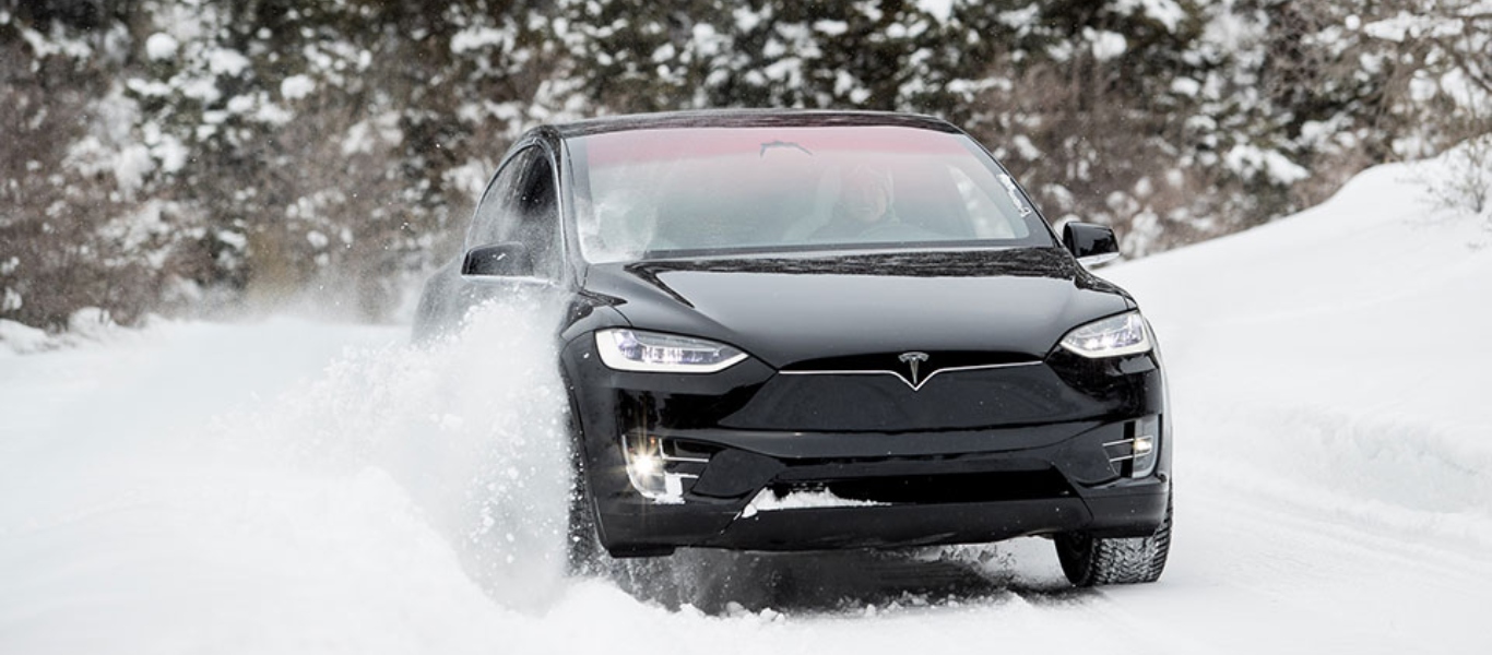 Το Tesla δεν… παγώνει και το αποδεικνύει με τον καλύτερο τρόπο (βίντεο)