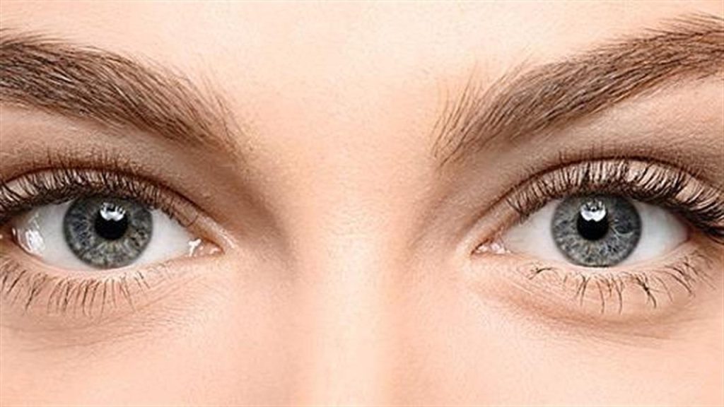 Πέφτουν οι βλεφαρίδες σας; – Να τι μπορεί να ευθύνεται