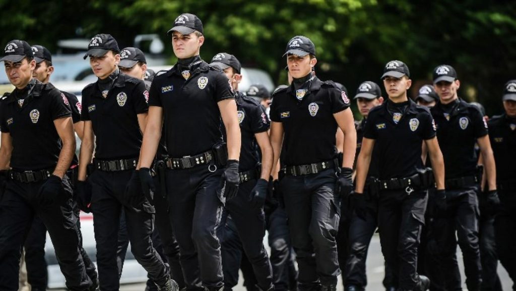 Αυτοκτονία Τούρκου αστυνομικού γίνεται θέμα στο τουρκικό κοινοβούλιο