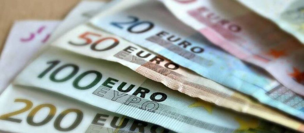 Αναστολές συμβάσεων: Σήμερα καταβάλλεται η ενίσχυση των 400 ευρώ σε αυτοαπασχολούμενους επιστήμονες