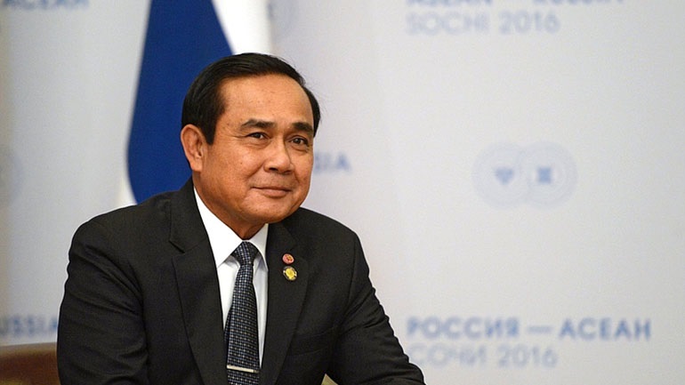 Ο πρωθυπουργός της Ταϊλάνδης έλαβε το εμβόλιο της AstraZeneca μετά την αναστολή χρήσης του (βίντεο)