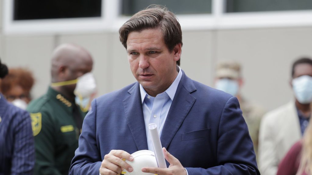 Εντολή του κυβερνήτη της Φλόριντα: «Διαγράψτε όλα τα πρόστιμα που έχουν επιβληθεί για τον κορωνοϊό»