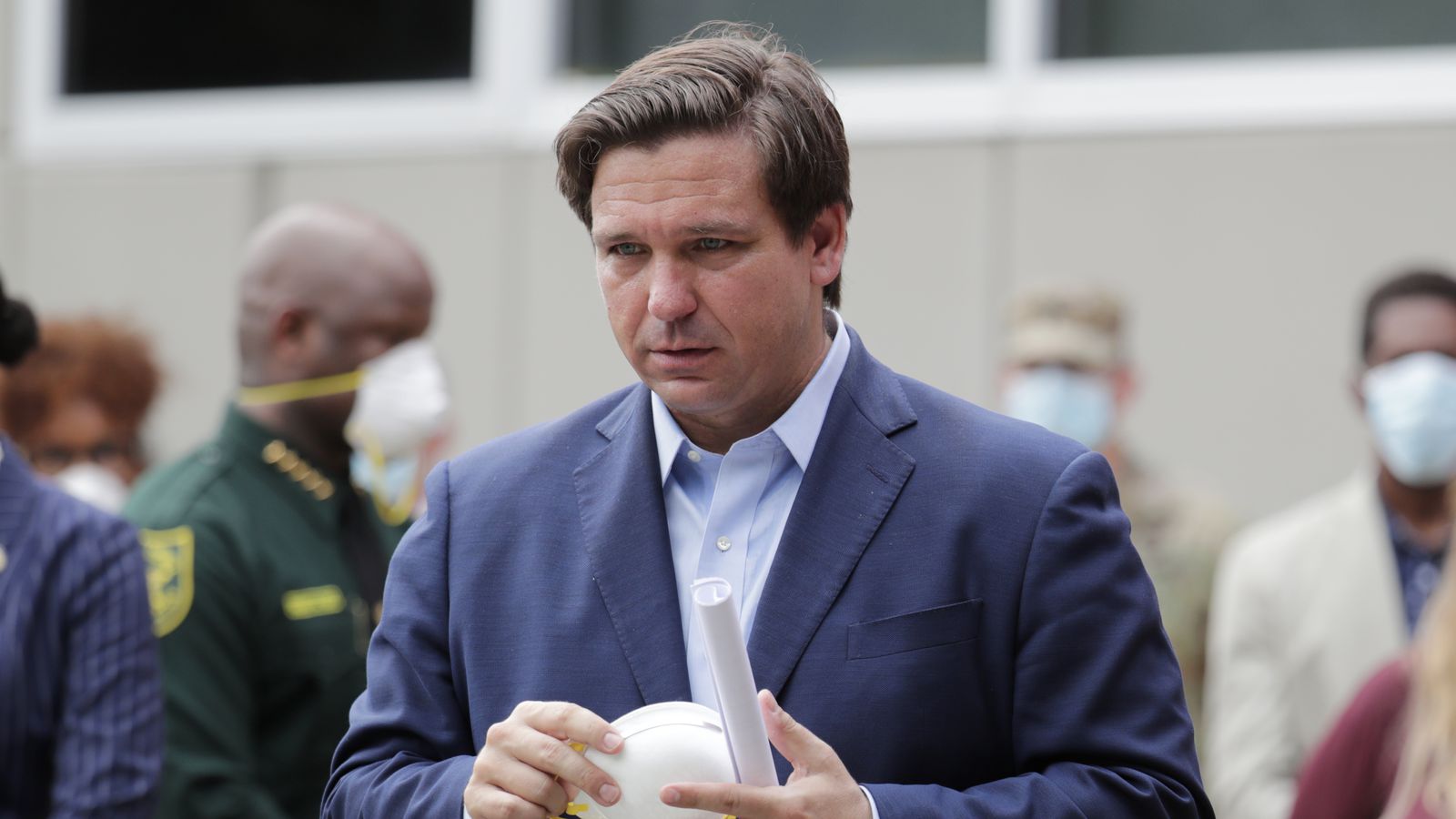 Εντολή του κυβερνήτη της Φλόριντα: «Διαγράψτε όλα τα πρόστιμα που έχουν επιβληθεί για τον κορωνοϊό»