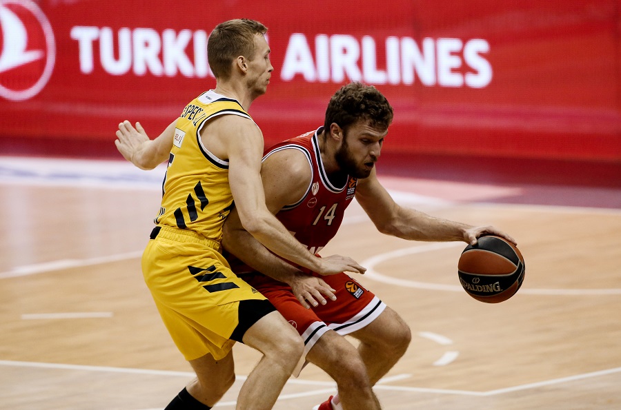 Έφυγε… νικητής από το Βερολίνο ο Ολυμπιακός με πρωταγωνιστή τον Α.Βεζένκοβ