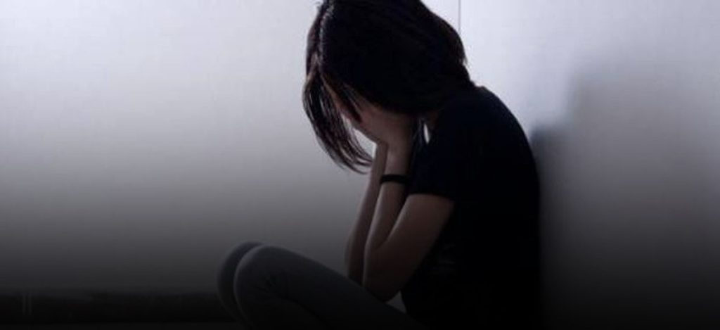 Το σπίτι της φρίκης: Κορίτσι αναγκάστηκε να συνευρεθεί με 1.800 άντρες με τις «ευλογίες» της μητέρας της (βίντεο)