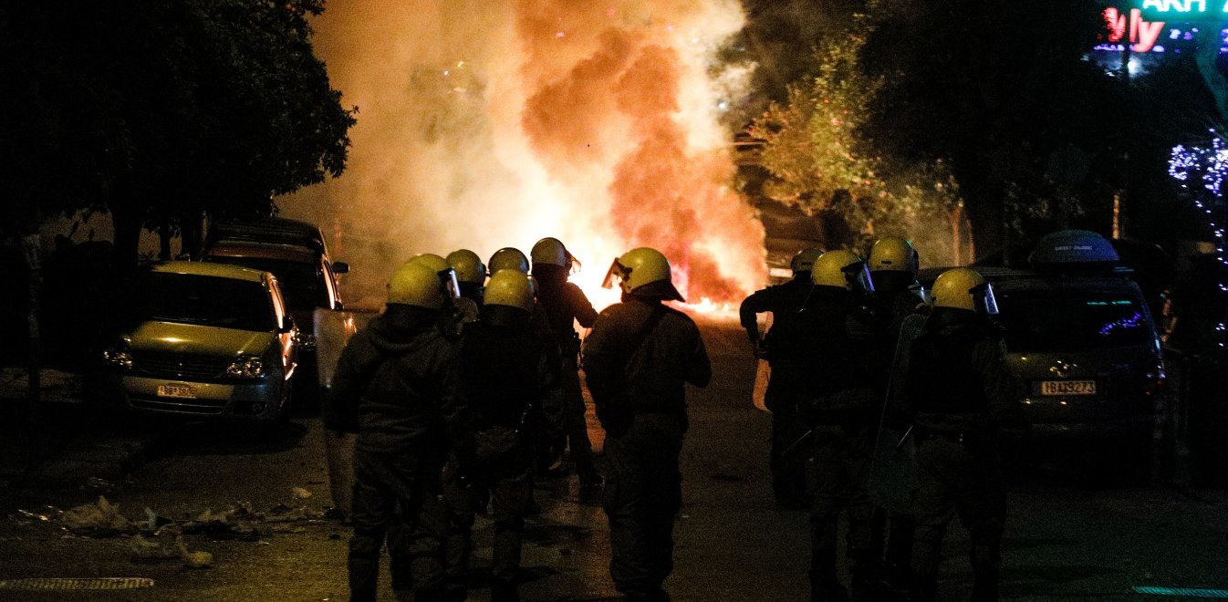 Με άλλοθι ο «Ινδιάνος» που κατηγορείται για την επίθεση στον αστυνομικό – Έπαιζε… μπάσκετ στην Ελευσίνα (Upd)