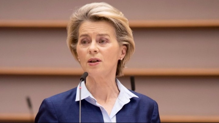 Ούρσουλα φον ντερ Λάιεν: «Θα περιορίσουμε τις εξαγωγές εμβολίων»