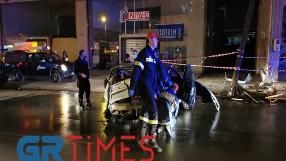 Θεσσαλονίκη: Αυτοκίνητο προσέκρουσε σε κολώνα – Τραυματίας ένας επιβάτης (βίντεο)
