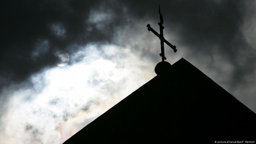 Φρίκη στη Γερμανία: Ανώτατοι καθολικοί κληρικοί συγκάλυπταν κακοποίηση παιδιών από ιερωμένους