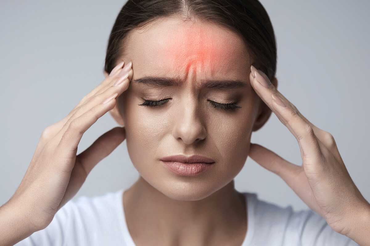 Πονοκέφαλος: Δείτε τι πρέπει να κάνετε πριν πάρετε παυσίπονο