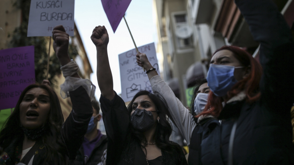 Οργή στην Τουρκία για να την αποχώρηση από τη διεθνή σύμβαση κατά της βίας των γυναικών