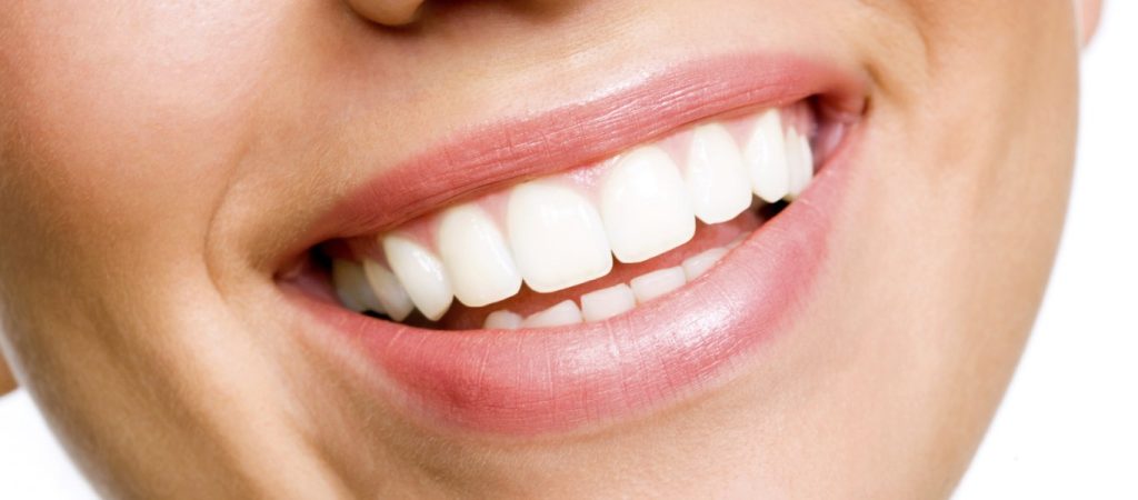 Η «μαγική» συνταγή για να να αφαιρέσετε την οδοντική πλάκα χωρίς να πάτε στον οδοντίατρο!
