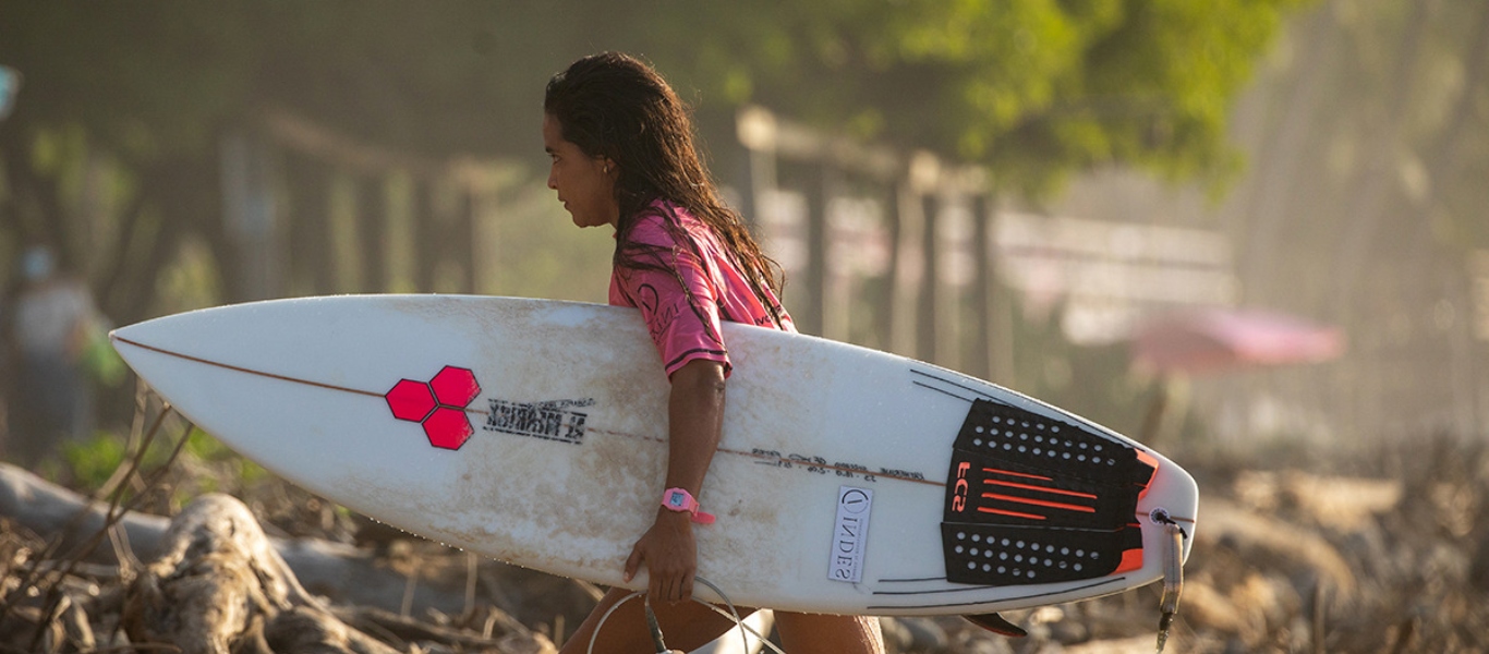 Απίστευτο δυστύχημα στο Ελ Σαλβαδός – Σέρφερ έχασε την ζωή της μετά από χτύπημα κεραυνού