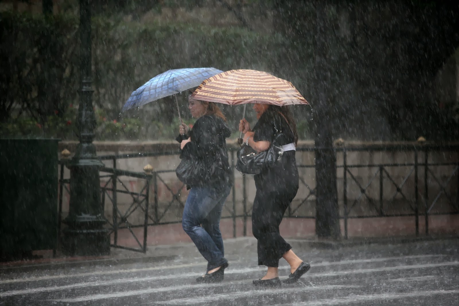 Καιρός: Με βροχές και καταιγίδες η μέρα σήμερα – Αναλυτικά η πρόγνωση