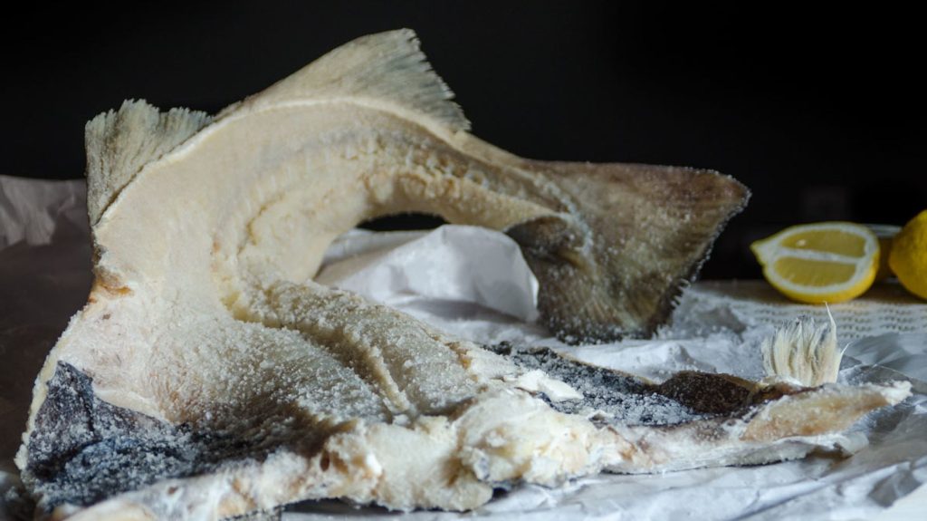 Τα βήματα για να ξαλμυρίσετε σωστά τον παστό μπακαλιάρο