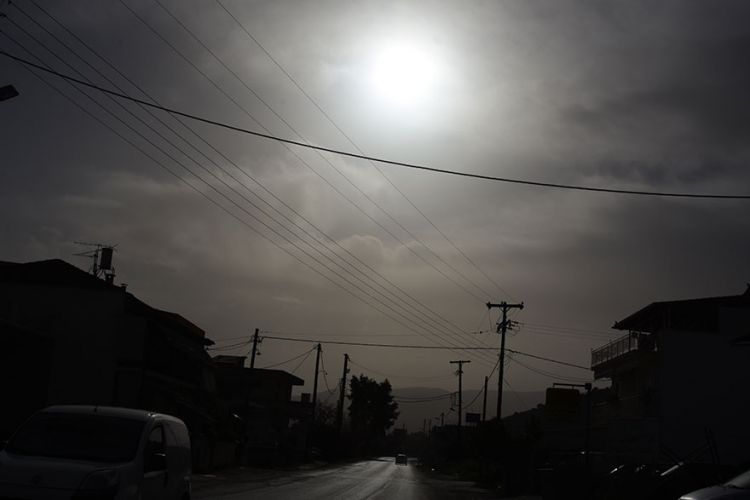 Καιρός: Έρχεται χαμηλό βαρομετρικό από Αφρική – Πού θα πέσει λασποβροχή