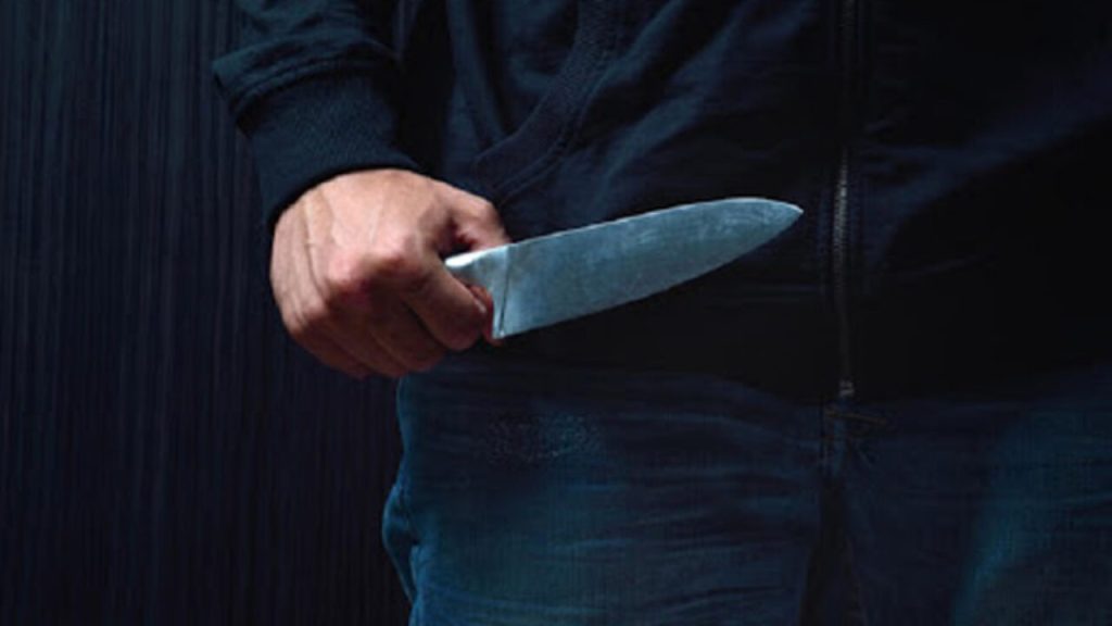 Ένταση στη Θεσσαλονίκη: Τέσσερα άτομα απείλησαν άνδρα με μαχαίρι & έκαναν λαμπόγυαλο επιχείρηση (βίντεο)