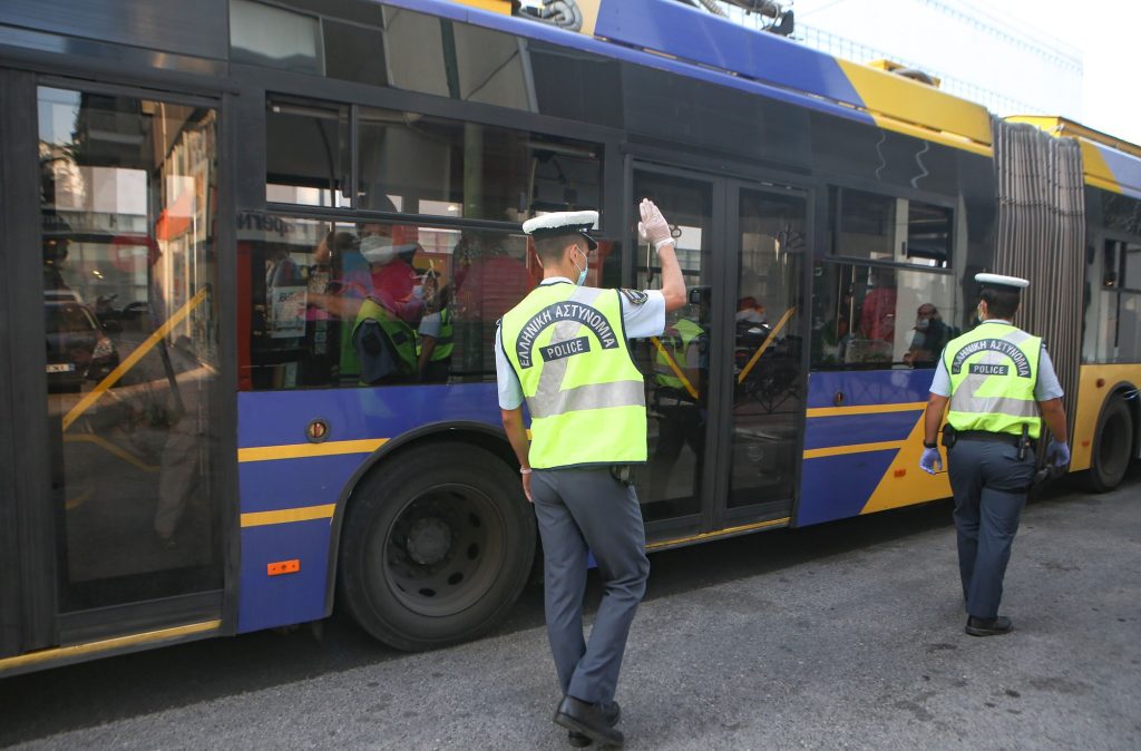 Ξεπερνούν τα 1,2 εκατ. ευρώ τα πρόστιμα για παραβιάσεις των μέτρων για τον κορονοϊό