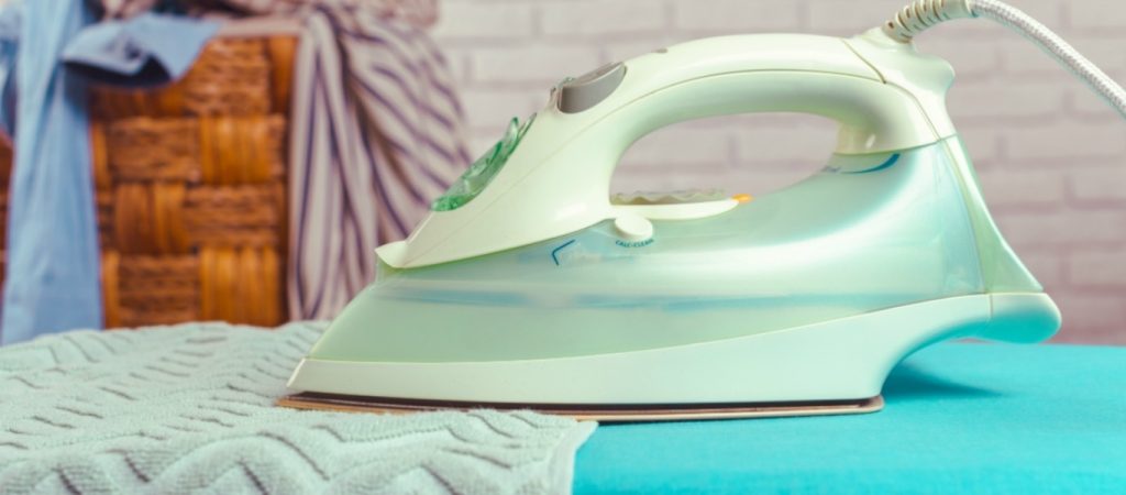 Δύο βασικά μυστικά για να κάνετε ακόμη πιο εύκολο το σιδέρωμα
