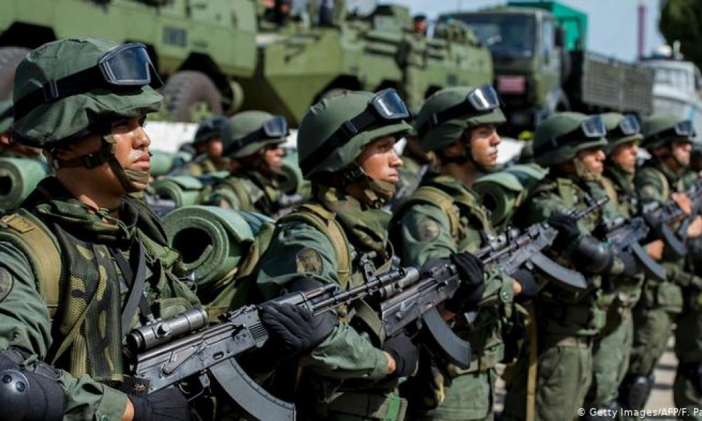 Μάχες ξέσπασαν ανάμεσα στον στρατό της Βενεζουέλας και σε μέλη ένοπλης οργάνωσης της Κολομβίας