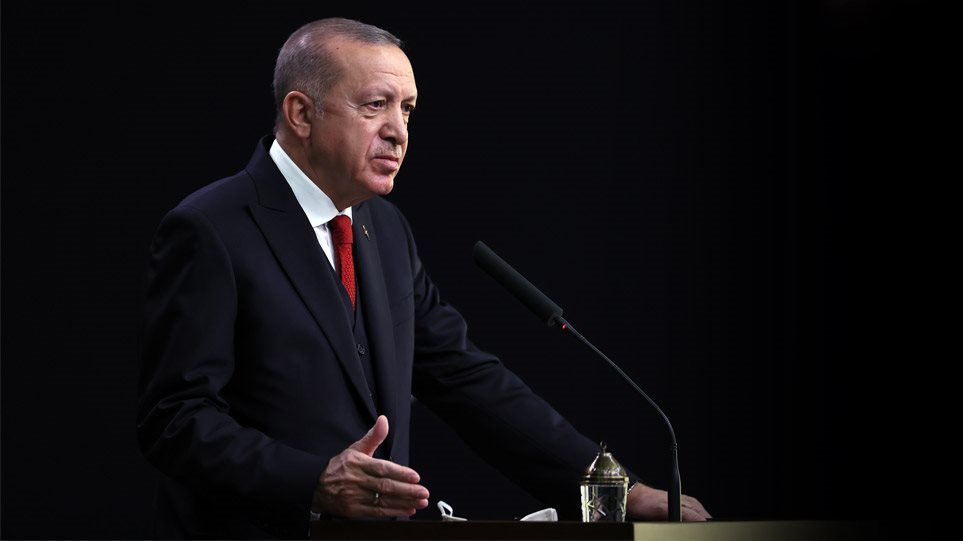 Ο Ερντογάν καρατόμησε τον αρχιτραπεζίτη γιατί η αύξηση των επιτοκίων που ζητούσε μπορεί να έφερνε μνημόνιο