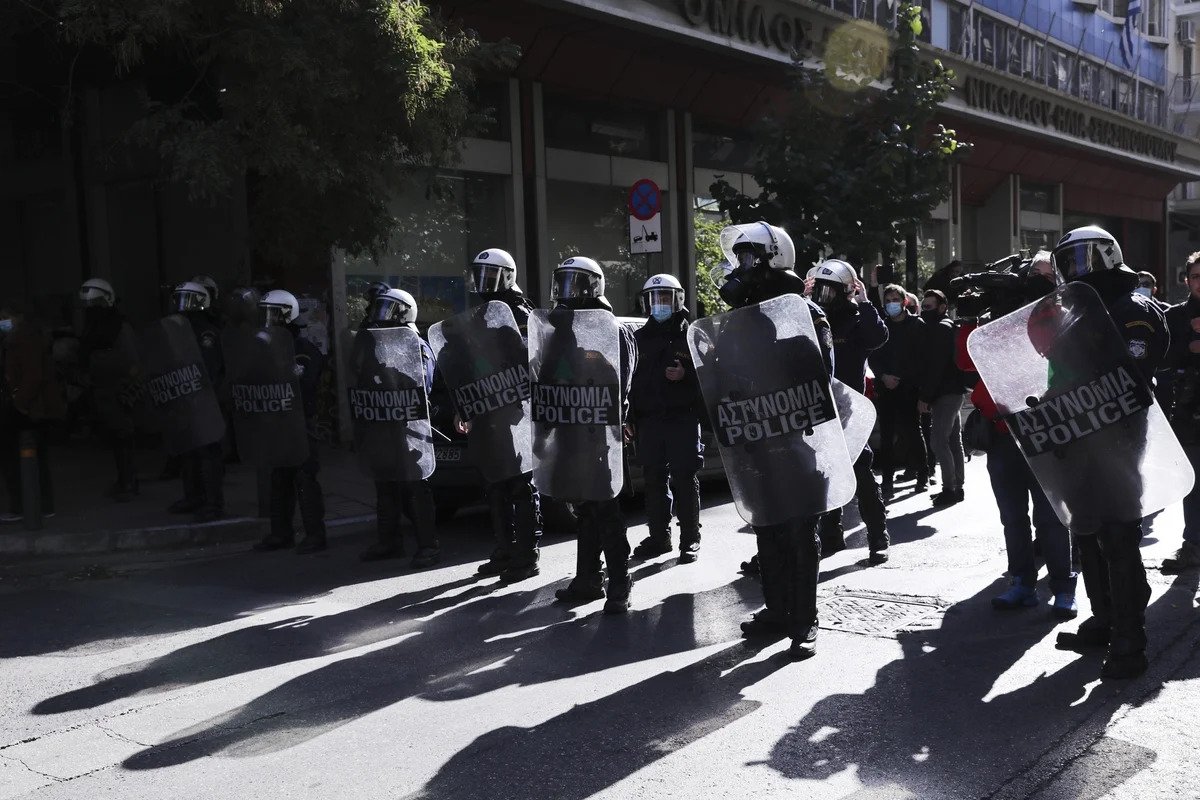 Με αστυνομικές απαγορεύσεις προσπαθούν να συγκρατήσουν την λαϊκή οργή-  Απαγόρευσαν 7 συγκεντρώσεις την 25η Μαρτίου!