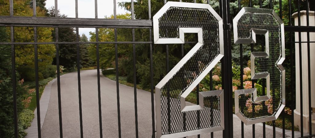 Εννέα χρόνια στην αγορά η βίλα του Μ.Τζόρνταν – Δεν κινείται κανείς για την απόκτησή της (βίντεο)