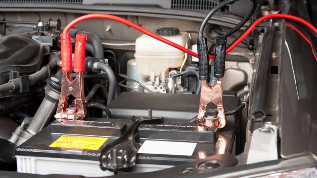 Έμεινες από μπαταρία; – Με αυτό το κολπάκι θα πάρει μπρος το αμάξι σου