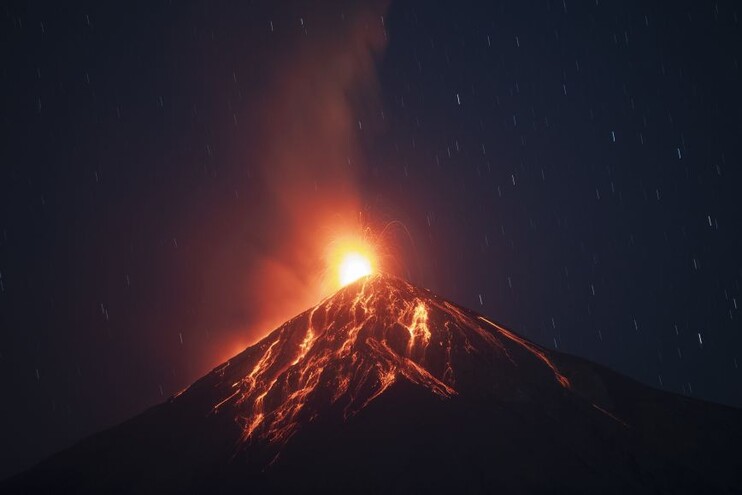 Έκλεισε το διεθνές αεροδρόμιο στη Γουατεμάλα λόγω της τέφρας από το ηφαίστειο Πακάγια (βίντεο)