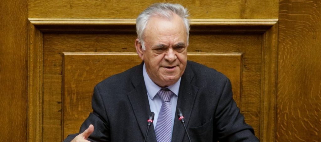 Γ.Δραγασάκης προς Γ.Βαρουφάκη: «Οι πρόχειρες αποφάσεις του έδωσαν το δικαίωμα για τεράστιες αποζημιώσεις από το Δημόσιο»