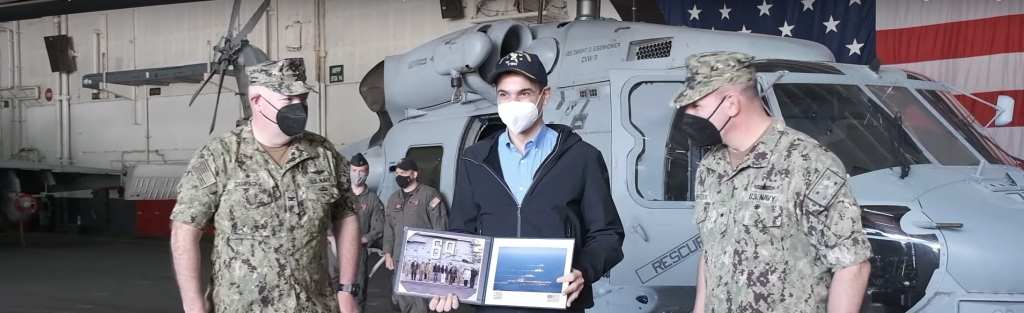 Ελλάδα ή Πόρτο Ρίκο; Σε ηγέτη «μπανανίας» παρέπεμψε η επίσκεψη του Κ.Μητσοτάκη στο αεροπλανοφόρο των ΗΠΑ (βίντεο)