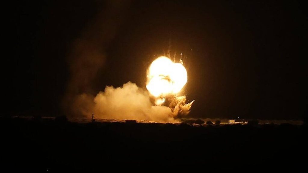 Ισραηλινοί βομβαρδισμοί στη Λωρίδα της Γάζας μετά την εκτόξευση ρουκέτας από τον παλαιστινιακό θύλακα (βίντεο)