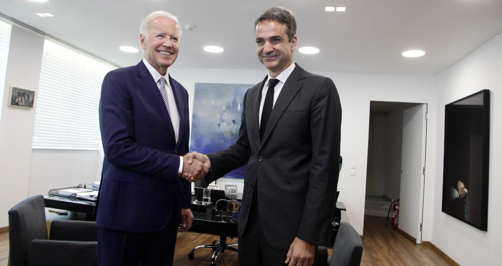 Διάρκεια 30 λεπτών η επικοινωνία Μητσοτάκη-Μπάιντεν: Θα επικοινωνήσει και με τον Ερντογάν ο Αμερικανός πρόεδρος