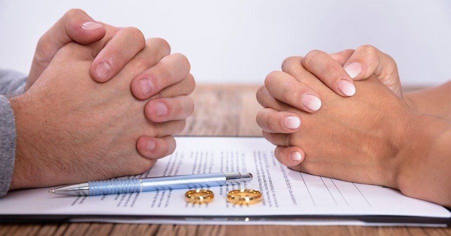 Οι ψυχολόγοι αποκαλύπτουν: Αυτές είναι οι τέσσερις συμπεριφορές που αποκαλύπτουν ότι το διαζύγιο… είναι κοντά