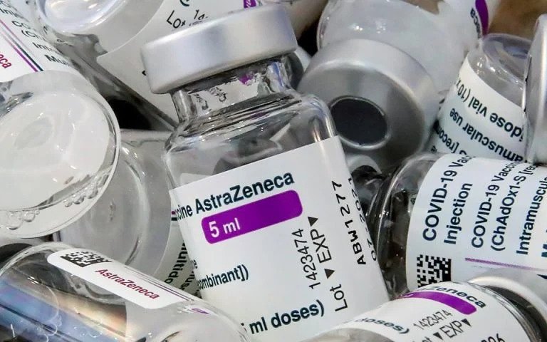 Η AstraZeneca ξεκινά δοκιμές για νέα έκδοση του εμβολίου –   Θα γίνεται με…  εισπνοή