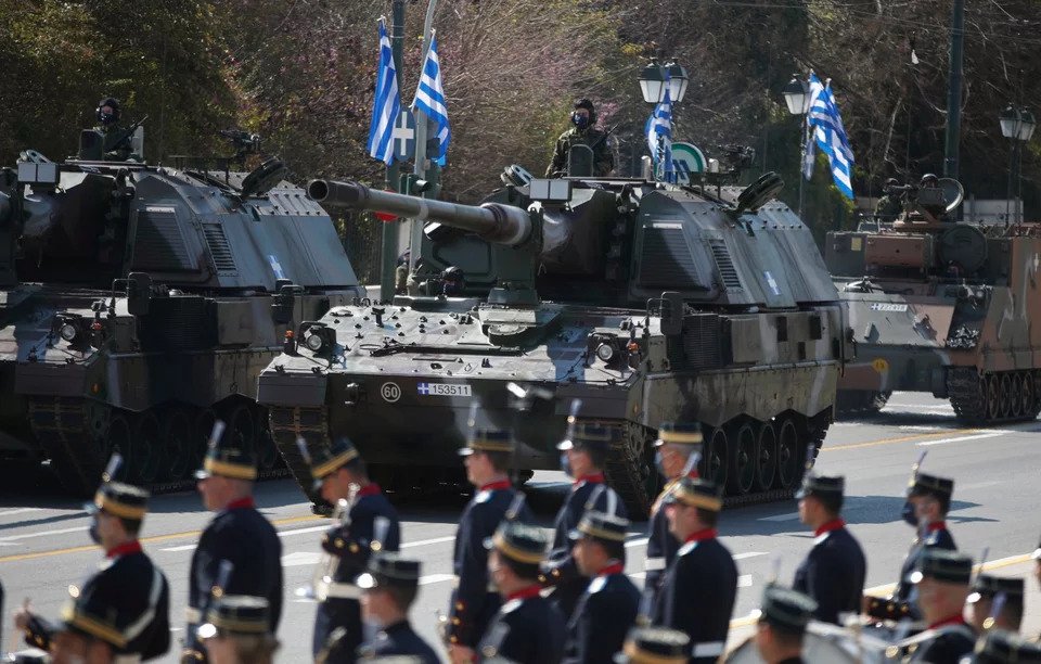 Οι Ένοπλες Δυνάμεις ενώνουν: Όλοι με μία ψυχή στην παρέλαση τιμής των Ηρώων του 1821 (βίντεο)