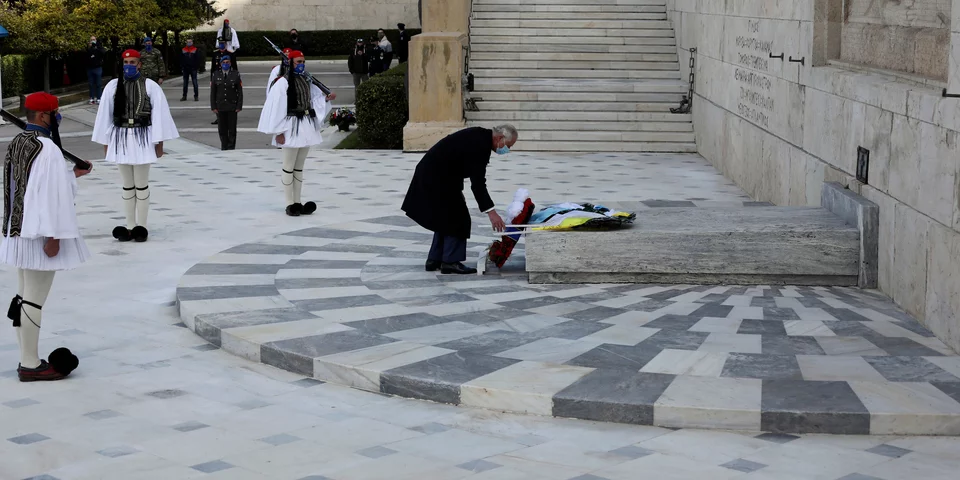 Ολοκληρώθηκε η κατάθεση στεφάνων των ξένων ηγετών στο Μνημείο του Αγνώστου Στρατιώτη (βίντεο-φωτο) (upd)
