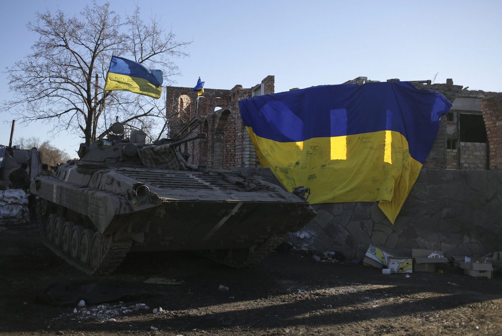 Ανεβαίνει το θερμόμετρο: 4 Ουκρανοί στρατιωτικοί νεκροί στο Ντονμπάς – Μια μεραρχία Ρώσων αλεξιπτωτιστών στην Κριμαία